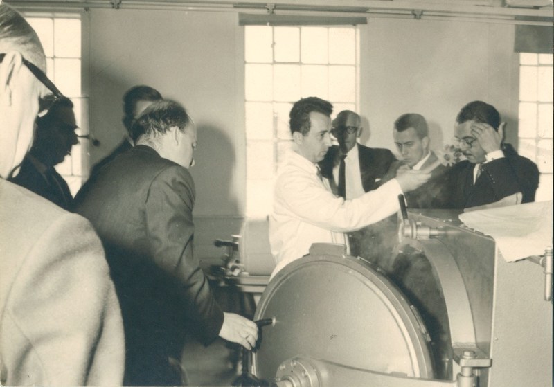 Presentation of the revolutionary autoclave decatising process to selected customers.